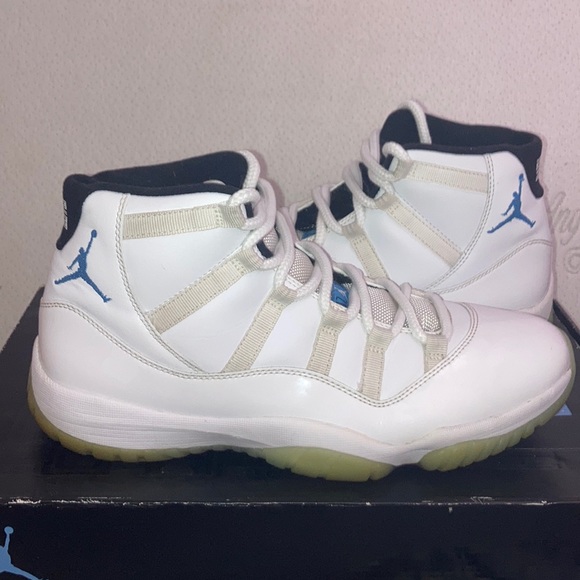 (SOLD) Jordan 11 legend blue - Picture 1 of 6